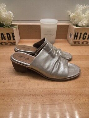 EuroSoft Corley Sandals Metallic Silver Block Heel Women's Size 9